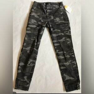 Kut from the Kloth “Reese Ankle Straight Leg” Gray Camo Print Jeans